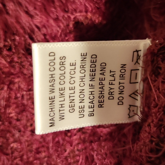 Tint & Shadow v-neck furry sweater - Picture 6 of 6